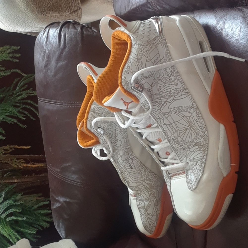 Michael jordan 2005 Two 3 sneakers